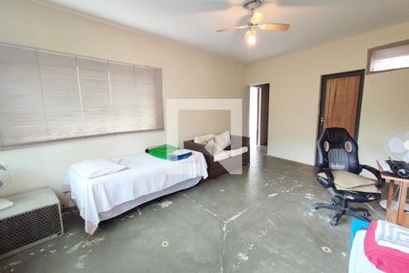 Casa à venda com 200m², 3 quartos e 8 vagas Casa à venda com 200m², 3 quartos e 8 vagasQuarto suíte 2