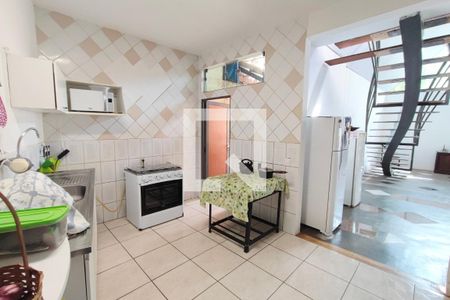 Casa à venda com 200m², 3 quartos e 8 vagas Casa à venda com 200m², 3 quartos e 8 vagasCozinha