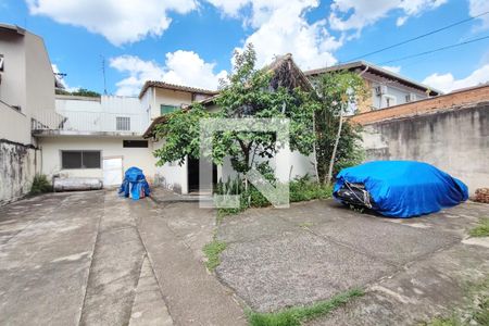 Casa à venda com 200m², 3 quartos e 8 vagas Casa à venda com 200m², 3 quartos e 8 vagasQuintal