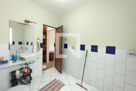 Casa à venda com 200m², 3 quartos e 8 vagas Casa à venda com 200m², 3 quartos e 8 vagasBanheiro suíte 1