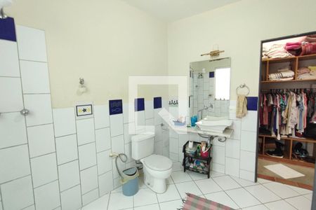 Casa à venda com 200m², 3 quartos e 8 vagas Casa à venda com 200m², 3 quartos e 8 vagasBanheiro suíte 1