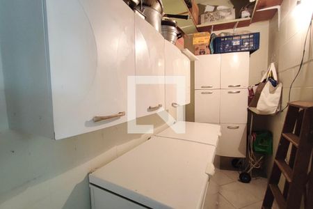 Casa à venda com 200m², 3 quartos e 8 vagas Casa à venda com 200m², 3 quartos e 8 vagasCorredor