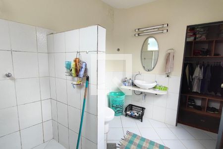 Casa à venda com 200m², 3 quartos e 8 vagas Casa à venda com 200m², 3 quartos e 8 vagasBanheiro suíte 2