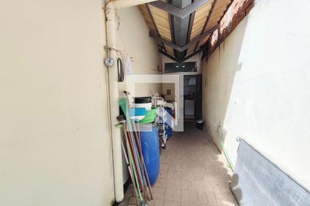 Casa à venda com 200m², 3 quartos e 8 vagas Casa à venda com 200m², 3 quartos e 8 vagasCorredor