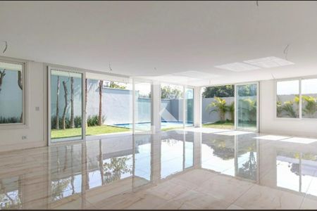 Casa de condomínio à venda com 750m², 4 quartos e 8 vagas