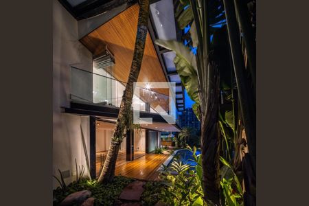 Casa de condomínio à venda com 661m², 4 quartos e 3 vagas
