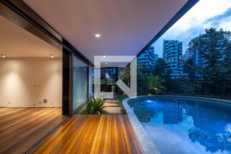 Casa de condomínio à venda com 661m², 4 quartos e 3 vagas