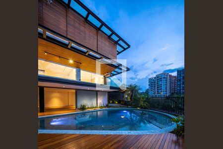 Casa de condomínio à venda com 661m², 4 quartos e 3 vagas