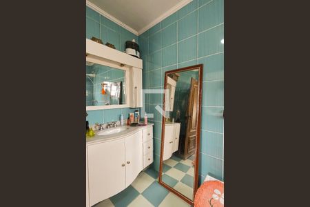 Casa à venda com 350m², 3 quartos e 4 vagasBanheiro da Suíte 2