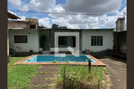 Casa à venda com 240m², 3 quartos e 2 vagas