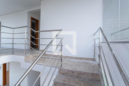 Apartamento à venda com 278m², 4 quartos e 4 vagas Apartamento à venda com 278m², 4 quartos e 4 vagasEscada