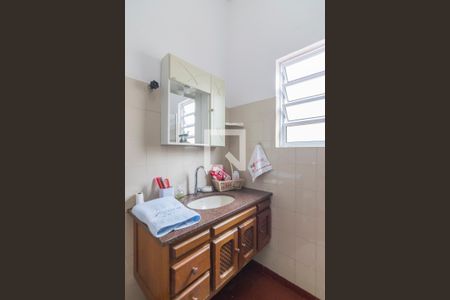 Casa à venda com 277m², 3 quartos e 2 vagasBanheiro