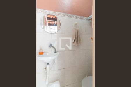 Casa à venda com 277m², 3 quartos e 2 vagasBanheiro de Serviço Casa 2