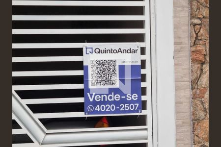 Casa à venda com 145m², 3 quartos e 2 vagas Casa à venda com 145m², 3 quartos e 2 vagasPlaquinha instalada no portão do imóvel