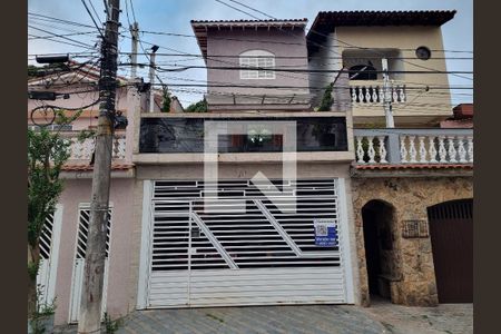 Casa à venda com 145m², 3 quartos e 2 vagas Casa à venda com 145m², 3 quartos e 2 vagasFachada