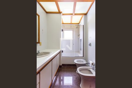 Apartamento à venda com 173m², 3 quartos e 2 vagas Apartamento à venda com 173m², 3 quartos e 2 vagasBanheiro da Suite