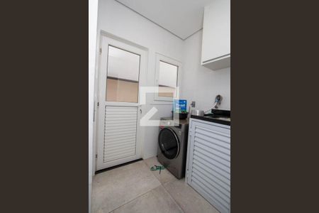 Casa de condomínio à venda com 339m², 4 quartos e 4 vagas Casa de condomínio à venda com 339m², 4 quartos e 4 vagasÁrea de Serviço