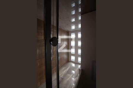 Casa de condomínio à venda com 339m², 4 quartos e 4 vagas Casa de condomínio à venda com 339m², 4 quartos e 4 vagasDetalhe do Banheiro da Suite