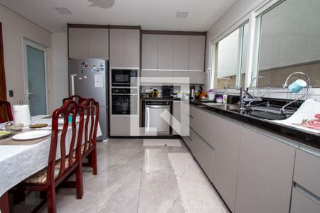 Casa de condomínio à venda com 339m², 4 quartos e 4 vagas Casa de condomínio à venda com 339m², 4 quartos e 4 vagasCozinha - Armários