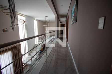 Casa de condomínio à venda com 339m², 4 quartos e 4 vagas Casa de condomínio à venda com 339m², 4 quartos e 4 vagasCorredor