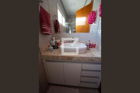 Casa de condomínio à venda com 339m², 4 quartos e 4 vagas Casa de condomínio à venda com 339m², 4 quartos e 4 vagasBanheiro da Suíte 4