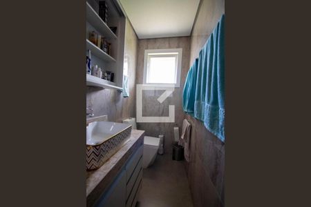 Casa de condomínio à venda com 339m², 4 quartos e 4 vagas Casa de condomínio à venda com 339m², 4 quartos e 4 vagasBanheiro da Suíte 1