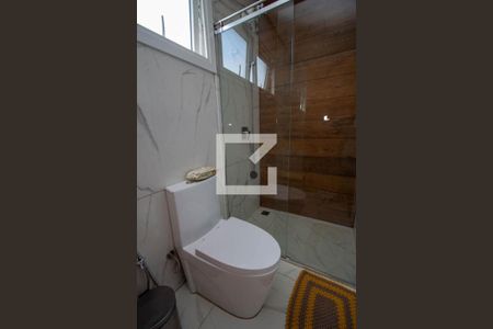 Casa de condomínio à venda com 339m², 4 quartos e 4 vagas Casa de condomínio à venda com 339m², 4 quartos e 4 vagasBanheiro da Suíte 3