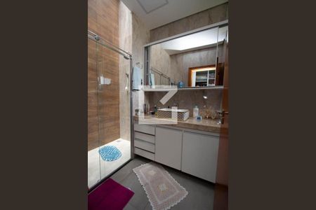 Casa de condomínio à venda com 339m², 4 quartos e 4 vagas Casa de condomínio à venda com 339m², 4 quartos e 4 vagasBanheiro da Suíte 1