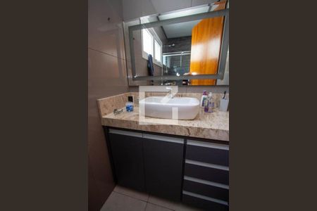 Casa de condomínio à venda com 339m², 4 quartos e 4 vagas Casa de condomínio à venda com 339m², 4 quartos e 4 vagasBanheiro da Suíte 2