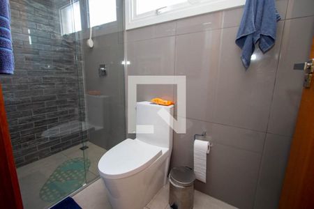 Casa de condomínio à venda com 339m², 4 quartos e 4 vagas Casa de condomínio à venda com 339m², 4 quartos e 4 vagasBanheiro da Suíte 2