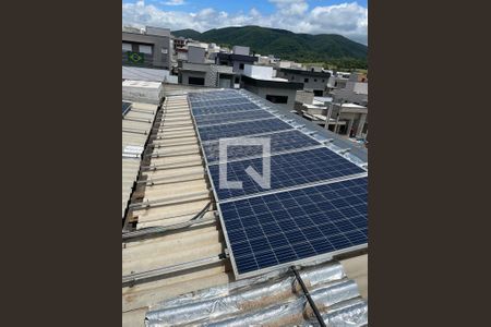 Casa de condomínio à venda com 339m², 4 quartos e 4 vagas Casa de condomínio à venda com 339m², 4 quartos e 4 vagasPlacas de luz solar