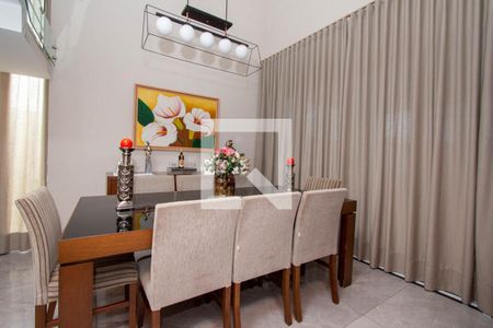 Casa de condomínio à venda com 339m², 4 quartos e 4 vagas Casa de condomínio à venda com 339m², 4 quartos e 4 vagasSala de Jantar