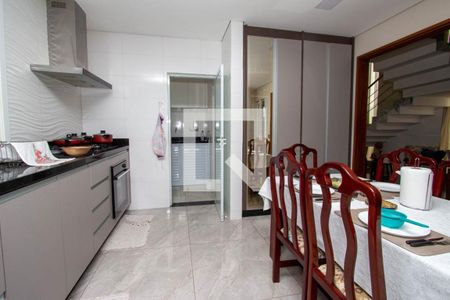 Casa de condomínio à venda com 339m², 4 quartos e 4 vagas Casa de condomínio à venda com 339m², 4 quartos e 4 vagasCozinha - Armários