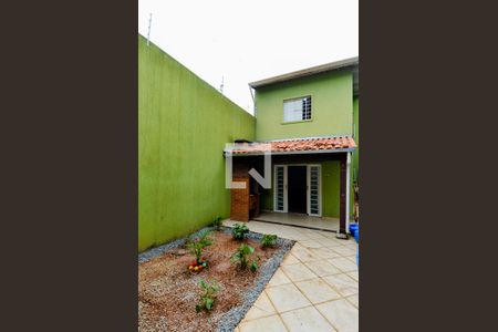 Casa à venda com 180m², 3 quartos e 4 vagasQuintal