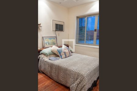 Casa à venda com 400m², 5 quartos e 5 vagas Casa à venda com 400m², 5 quartos e 5 vagasQuarto 2