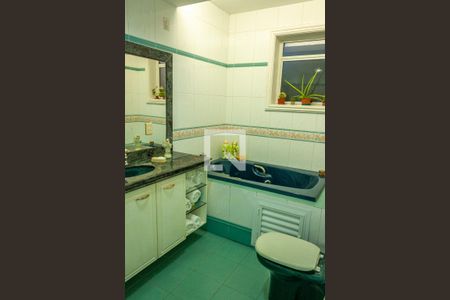 Casa à venda com 400m², 5 quartos e 5 vagas Casa à venda com 400m², 5 quartos e 5 vagasBanheiro quarto 3