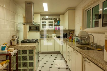 Casa à venda com 400m², 5 quartos e 5 vagas Casa à venda com 400m², 5 quartos e 5 vagasCozinha