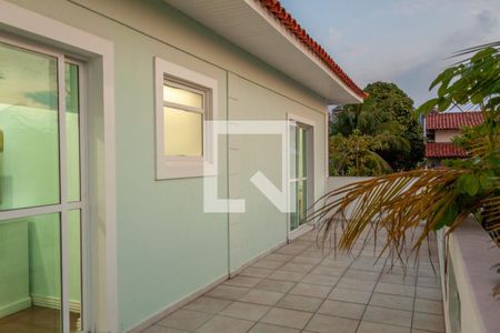 Casa à venda com 400m², 5 quartos e 5 vagas Casa à venda com 400m², 5 quartos e 5 vagasVaranda