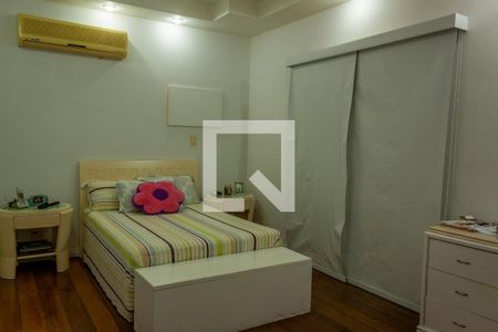 Casa à venda com 400m², 5 quartos e 5 vagas Casa à venda com 400m², 5 quartos e 5 vagasQuarto 4