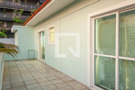 Casa à venda com 400m², 5 quartos e 5 vagas Casa à venda com 400m², 5 quartos e 5 vagasVaranda