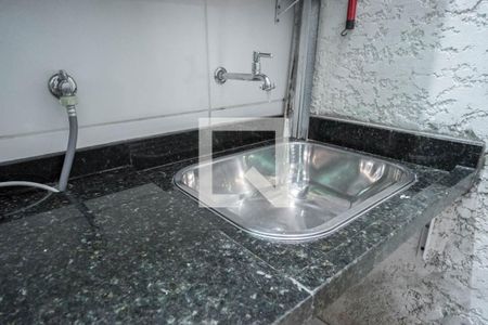 Casa de condomínio à venda com 60m², 2 quartos e 1 vagaÁrea de serviço