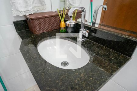 Casa de condomínio à venda com 60m², 2 quartos e 1 vagaBanheiro