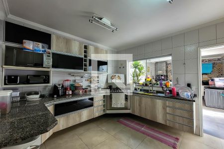 Casa à venda com 241m², 3 quartos e 3 vagas Casa à venda com 241m², 3 quartos e 3 vagasCozinha