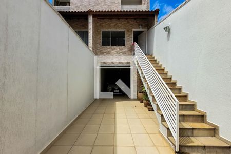 Casa à venda com 241m², 3 quartos e 3 vagas Casa à venda com 241m², 3 quartos e 3 vagasGaragem