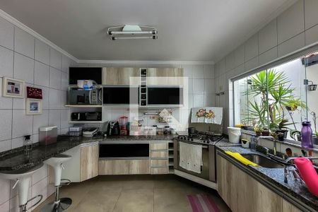 Casa à venda com 241m², 3 quartos e 3 vagas Casa à venda com 241m², 3 quartos e 3 vagasCozinha