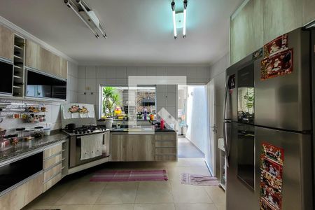 Casa à venda com 241m², 3 quartos e 3 vagas Casa à venda com 241m², 3 quartos e 3 vagasCozinha