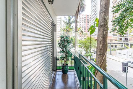 Apartamento à venda com 100m², 2 quartos e 1 vaga Apartamento à venda com 100m², 2 quartos e 1 vagaVaranda da Suíte