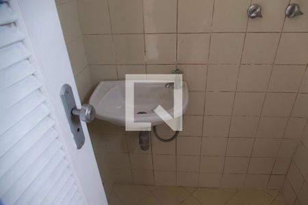 Apartamento à venda com 130m², 2 quartos e 2 vagas Apartamento à venda com 130m², 2 quartos e 2 vagasBanheiro serviço
