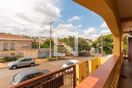 Casa à venda com 288m², 3 quartos e 4 vagas Casa à venda com 288m², 3 quartos e 4 vagasSacada do Quarto 2