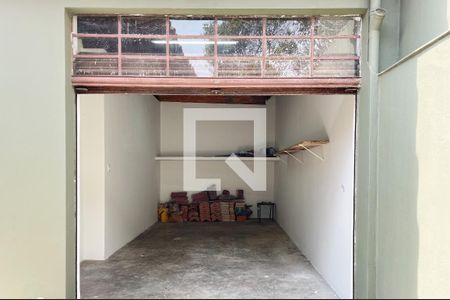 Casa à venda com 180m², 3 quartos e 4 vagas Casa à venda com 180m², 3 quartos e 4 vagasGaragem
